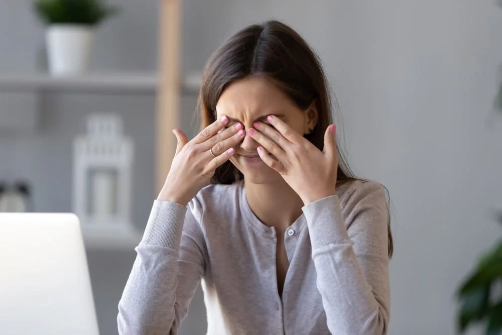خستگی چشم در اثر کار با کامپیوتر