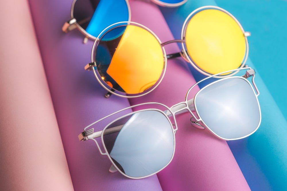 عینک آفتابی با لنزهای رنگی و رمز و راز