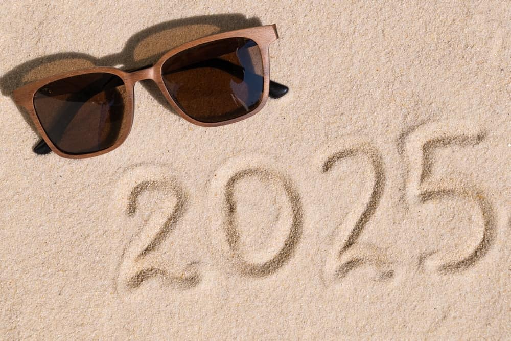 sunglasses fashion style 2025-min جدیدترین فریم عینک آفتابی 2025 | مدل های به روز