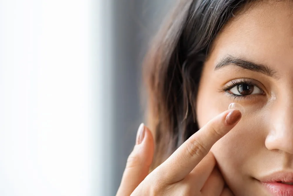 بهترین رنگ لنز رنگی برای چشم قهوه‌ای کدام است؟