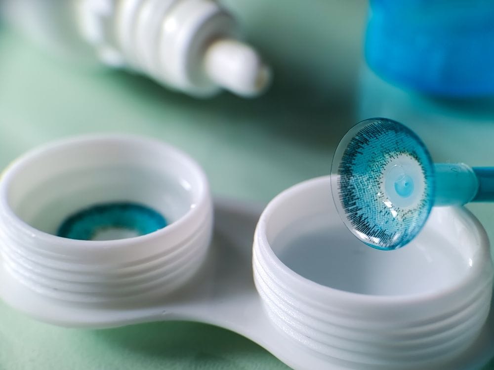نگهداری صحیح لنز یکی از مهمترین راههای کاهش خطر عفونت و تحریک چشم است.